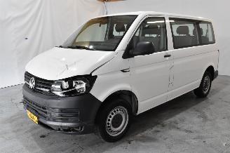 Volkswagen Transporter Kombi picture 3