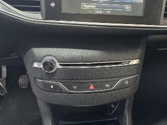 Peugeot 308 1.2 PureTech Style picture 30
