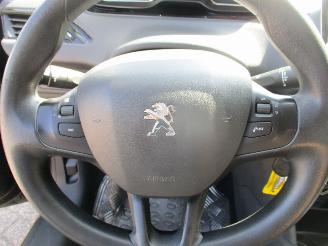 Peugeot 208 1.6 e HDI Blue Lease picture 19