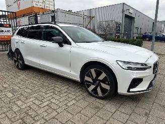 krockskadad bil auto Volvo V-60 2.0 T6 Plug-in hybrid AWD Plus Bright 2023/6