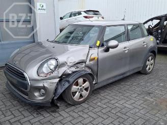 Vrakbiler auto Mini One Mini (F55), Hatchback 5-drs, 2013 1.2 12V One 2018/5
