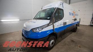 Vrakbiler auto Iveco Daily  2023/6