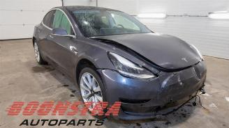 Salvage car Tesla Model 3 Model 3, Sedan, 2017 EV AWD 2019