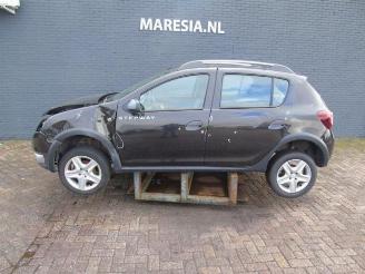 Vrakbiler auto Dacia Sandero Sandero II, Hatchback, 2012 0.9 TCE 12V 2013/11