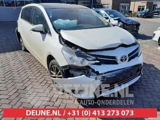 Vrakbiler auto Toyota Verso Verso, MPV, 2009 / 2018 2.0 16V D-4D-F 2013/4