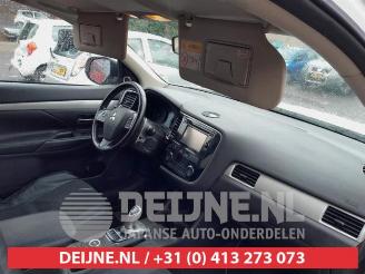 Mitsubishi Outlander Outlander (GF/GG), SUV, 2012 / 2022 2.0 16V PHEV 4x4 picture 18