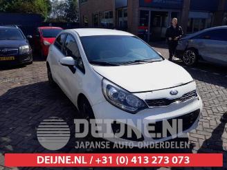 Vrakbiler auto Kia Rio Rio III (UB), Hatchback, 2011 / 2017 1.2 CVVT 16V 2013/10