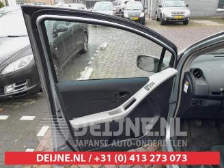 Toyota Yaris Yaris II (P9), Hatchback, 2005 / 2014 1.3 16V VVT-i picture 10