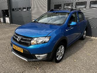 krockskadad bil auto Dacia Sandero Stepway 0.9 Tce 2016/10