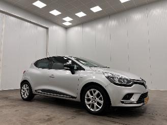 Vaurioauto  passenger cars Renault Clio 0.9 TCe Limited Navi Airco 2019/7
