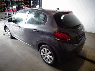 Peugeot 208 1.2 VTI picture 4