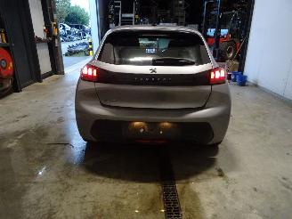 Peugeot 208 1.2 THP picture 2