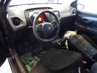 Peugeot 108 1.0 picture 5