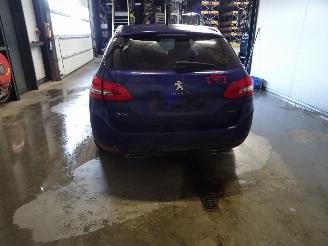 Peugeot 308 SW 1.2 THP picture 2