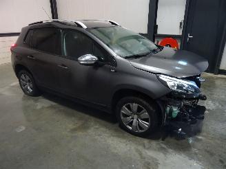 Vrakbiler auto Peugeot 2008 1.2 vti 2017/3