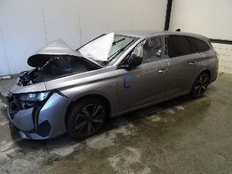 Salvage car Peugeot 308 1.6 HYBRIDE 2023/3