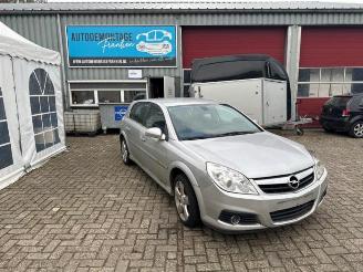 Vrakbiler auto Opel Signum Signum (F48), Hatchback 5-drs, 2003 / 2008 2.2 direct 16V 2005/10