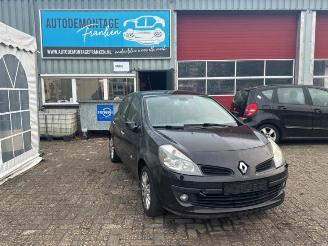 Salvage car Renault Clio Clio III (BR/CR), Hatchback, 2005 / 2014 1.6 16V 2006/6