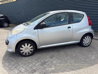 Peugeot 107 107, Hatchback, 2005 / 2014 1.0 12V picture 8