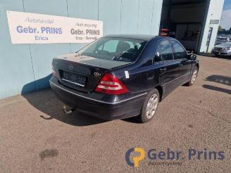 Coche siniestrado Mercedes C-klasse C (W203), Sedan, 2000 / 2007 2.2 C-200 CDI 16V 2006/7