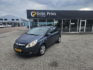 Damaged car Opel Corsa 1.4 16V Twinport Hatchback  Benzine 1.364cc 66kW (90pk) FWD 2009/4