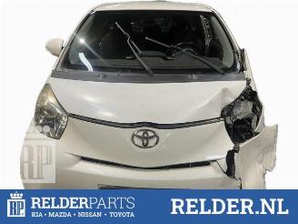skadebil auto Toyota iQ iQ, Hatchback 3-drs, 2009 / 2015 1.0 12V VVT-i 2010/2