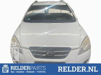 Vrakbiler auto Kia Cee d Cee'd Sporty Wagon (EDF), Combi, 2007 / 2012 1.6 16V 2009/6