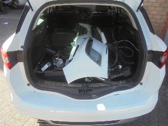 Renault Mégane Grandtour GT-Line 1.2 TCe 130pk Euro6, Leer, Navi, Cruise, Lane assist picture 20