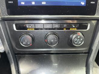 Volkswagen Golf 1.0TSI 63kW Navi Airco Trendline picture 37