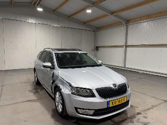 Skoda Octavia 1.6TDI 81kW Automaat Panoramadak picture 3