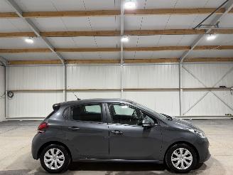 Schadeauto Peugeot 208 1.2PT 60kW  Blue Lion Airco Navi 2016/10