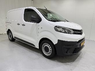 Toyota Proace Compact 1.5 D-4D Cool Comfort picture 16