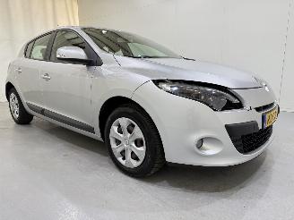 krockskadad bil auto Renault Mégane HB 1.5 dCi FAP Dynamique 2011/11