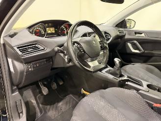 Peugeot 308 HB 1.2 Blue Lease Exe. Pano picture 26