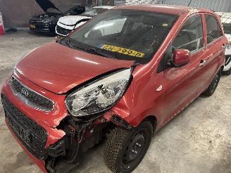 Schadeauto Kia Picanto 1.0 CVVT  First Edition 2015/6