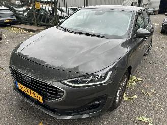 skadebil auto Ford Focus 1.0 EcoBoost Hybrid Titanium  5 drs 2023/2