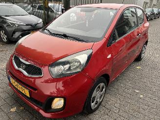 Vaurioauto  passenger cars Kia Picanto 1.0   3 Drs 2012/12