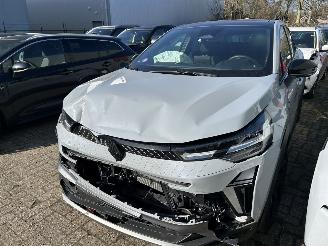 Vaurioauto  passenger cars Renault Captur 1.6 E-Tech Full Hybrid Esprit Alpine  Automaat  ( NW Prijs 41000,00 ) 2025/5