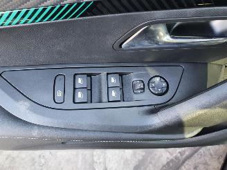 Peugeot 2008 P24E 1.2P Aut. picture 18