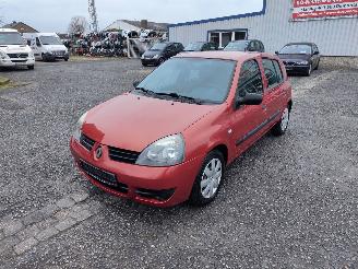 Salvage car Renault Clio 1.2 16V Rood TEB76 Onderdelen D4F722 Motor 2006/10