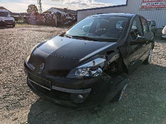 Dezmembrări autoturisme Renault Clio 1.6 Schwarz NV676 2006/10