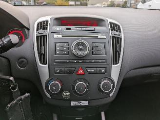 Kia Ceed 1.4 Schwarz picture 12