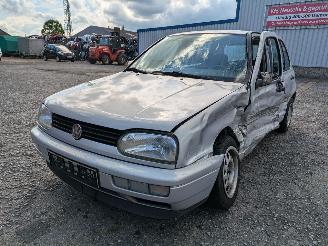 Volkswagen Golf 1.6 picture 1