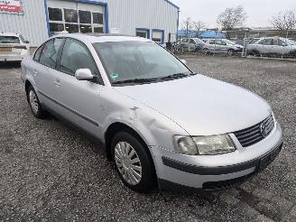 Volkswagen Passat 1.6 picture 3