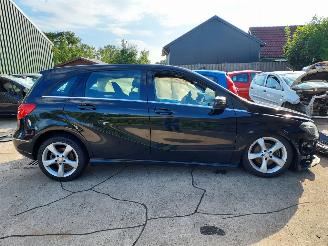 Coche siniestrado Mercedes B-klasse 180 prestige.com 2014/9