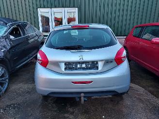 Peugeot 208  picture 4