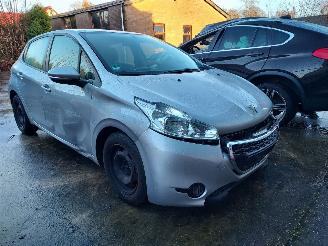 Peugeot 208  picture 11