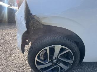 Peugeot 108  picture 16