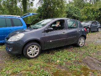Vrakbiler auto Renault Clio 1.6-16V Dynamique S 2007/11