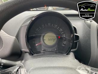 Peugeot 108 108, Hatchback, 2014 1.0 12V VVT-i picture 10